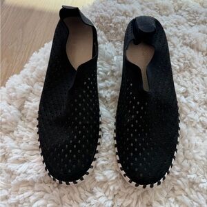Ike’s Jacobsen black perforated slip on